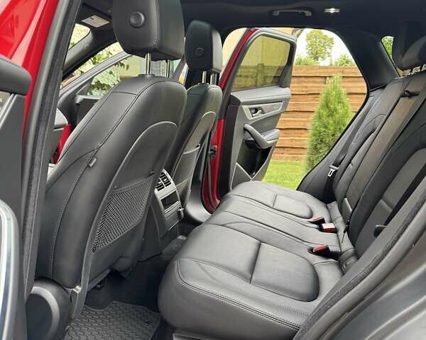 Червоний Ягуар Ф-Пейс, об'ємом двигуна 2 л та пробігом 53 тис. км за 38500 $, фото 22 на Automoto.ua