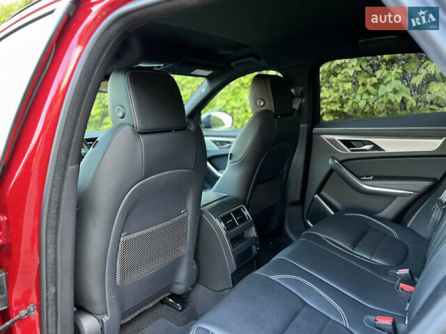 Красный Ягуар Ф-Пейс, объемом двигателя 2 л и пробегом 30 тыс. км за 44000 $, фото 33 на Automoto.ua