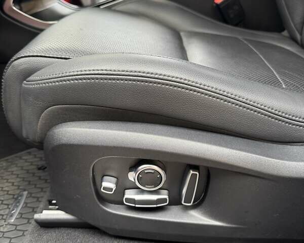 Червоний Ягуар Ф-Пейс, об'ємом двигуна 2 л та пробігом 53 тис. км за 38500 $, фото 17 на Automoto.ua