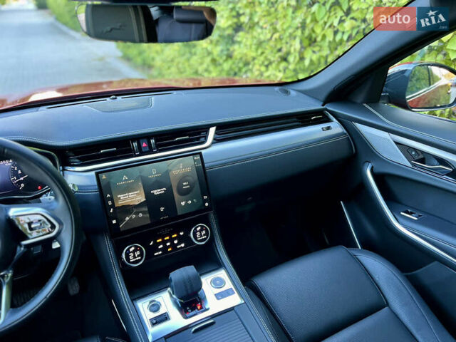 Красный Ягуар Ф-Пейс, объемом двигателя 2 л и пробегом 30 тыс. км за 44000 $, фото 37 на Automoto.ua