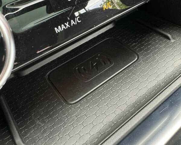 Червоний Ягуар Ф-Пейс, об'ємом двигуна 2 л та пробігом 53 тис. км за 38500 $, фото 19 на Automoto.ua