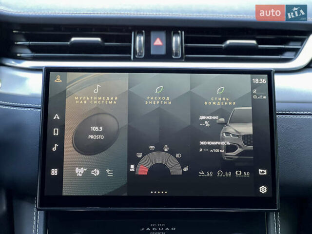 Красный Ягуар Ф-Пейс, объемом двигателя 2 л и пробегом 30 тыс. км за 44000 $, фото 49 на Automoto.ua