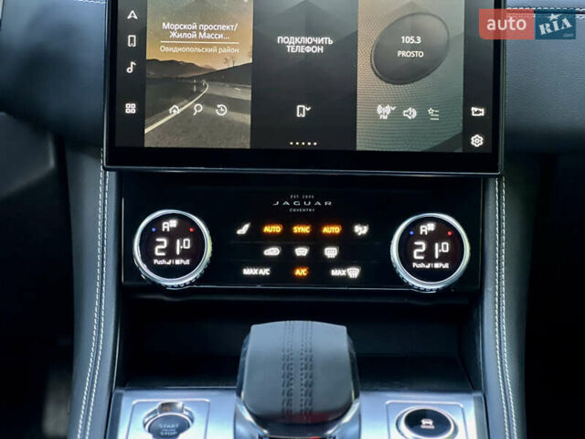 Красный Ягуар Ф-Пейс, объемом двигателя 2 л и пробегом 30 тыс. км за 44000 $, фото 42 на Automoto.ua