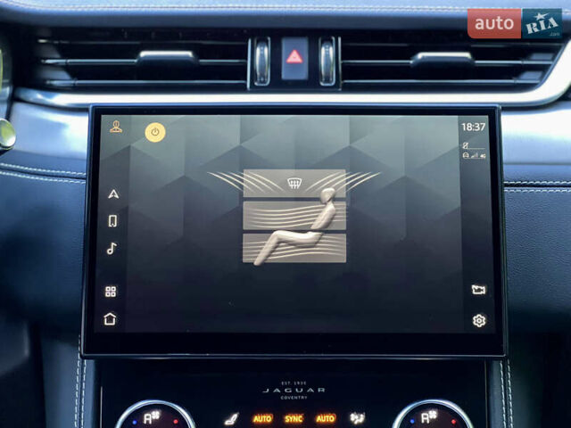 Красный Ягуар Ф-Пейс, объемом двигателя 2 л и пробегом 30 тыс. км за 44000 $, фото 54 на Automoto.ua