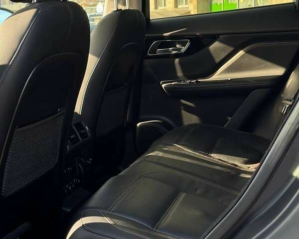 Ягуар Ф-Пейс, объемом двигателя 2 л и пробегом 118 тыс. км за 22000 $, фото 7 на Automoto.ua