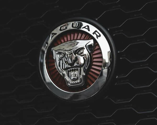 Ягуар Ф-Пейс, объемом двигателя 2 л и пробегом 106 тыс. км за 25000 $, фото 11 на Automoto.ua