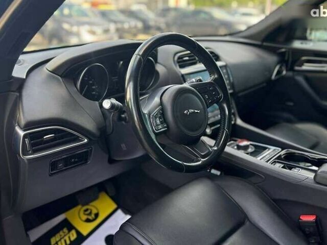 Ягуар Ф-Пейс, объемом двигателя 2 л и пробегом 97 тыс. км за 25500 $, фото 10 на Automoto.ua