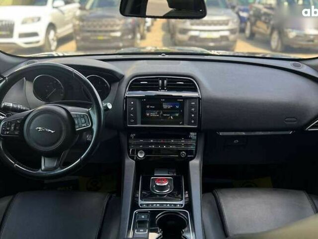 Ягуар Ф-Пейс, объемом двигателя 2 л и пробегом 97 тыс. км за 25500 $, фото 17 на Automoto.ua