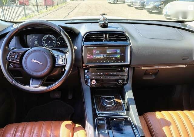 Ягуар Ф-Пейс, об'ємом двигуна 2 л та пробігом 232 тис. км за 19200 $, фото 6 на Automoto.ua
