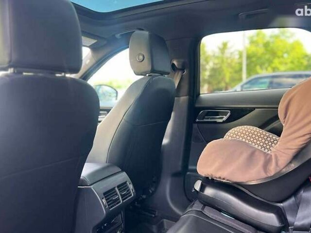 Ягуар Ф-Пейс, объемом двигателя 2 л и пробегом 97 тыс. км за 25500 $, фото 23 на Automoto.ua