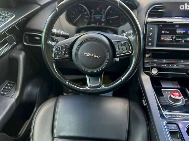 Ягуар Ф-Пейс, объемом двигателя 2 л и пробегом 97 тыс. км за 25500 $, фото 16 на Automoto.ua