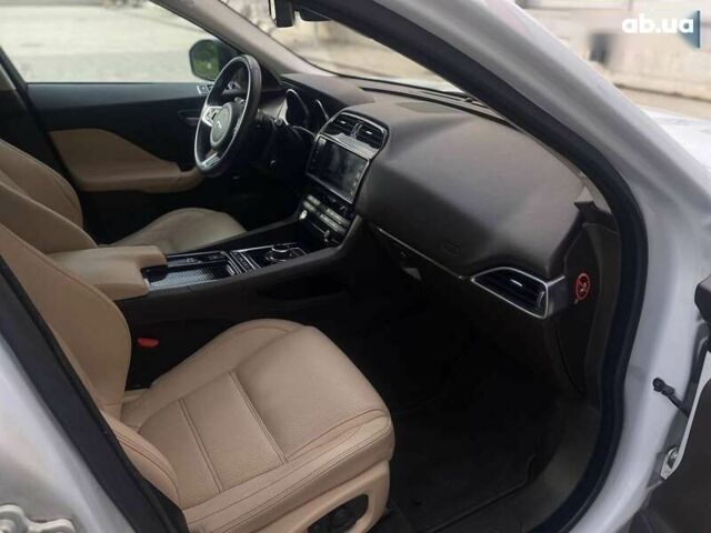 Ягуар Ф-Пейс, объемом двигателя 2 л и пробегом 49 тыс. км за 24290 $, фото 23 на Automoto.ua