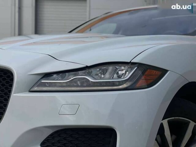 Ягуар Ф-Пейс, объемом двигателя 2 л и пробегом 49 тыс. км за 24990 $, фото 2 на Automoto.ua