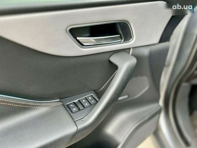 Ягуар Ф-Пейс, объемом двигателя 2 л и пробегом 117 тыс. км за 26300 $, фото 17 на Automoto.ua