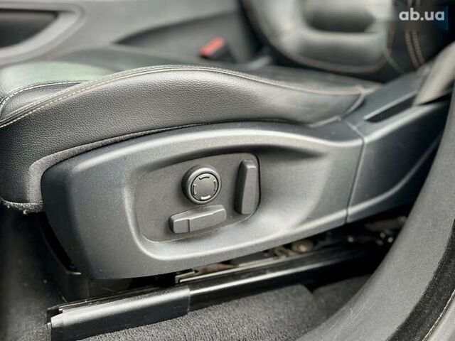 Ягуар Ф-Пейс, объемом двигателя 2 л и пробегом 117 тыс. км за 26300 $, фото 20 на Automoto.ua