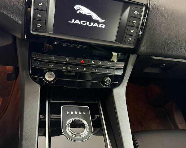 Ягуар Ф-Пейс, объемом двигателя 2 л и пробегом 114 тыс. км за 21500 $, фото 11 на Automoto.ua