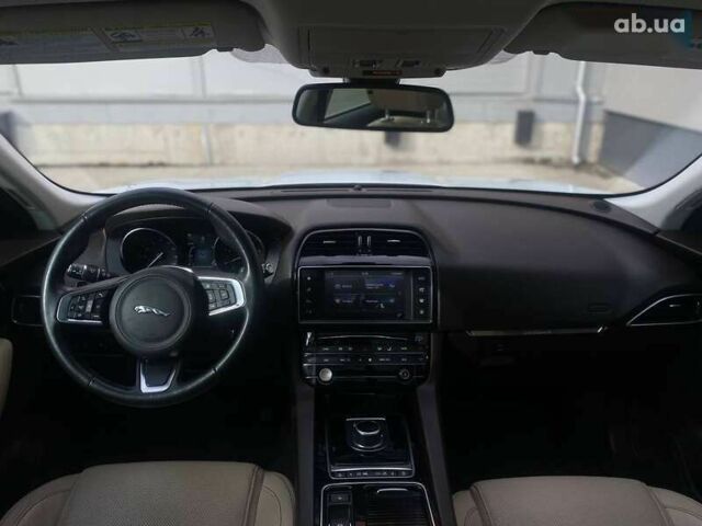 Ягуар Ф-Пейс, объемом двигателя 2 л и пробегом 49 тыс. км за 24290 $, фото 25 на Automoto.ua