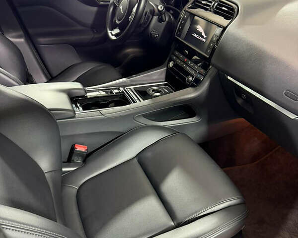 Ягуар Ф-Пейс, объемом двигателя 2 л и пробегом 114 тыс. км за 21500 $, фото 9 на Automoto.ua