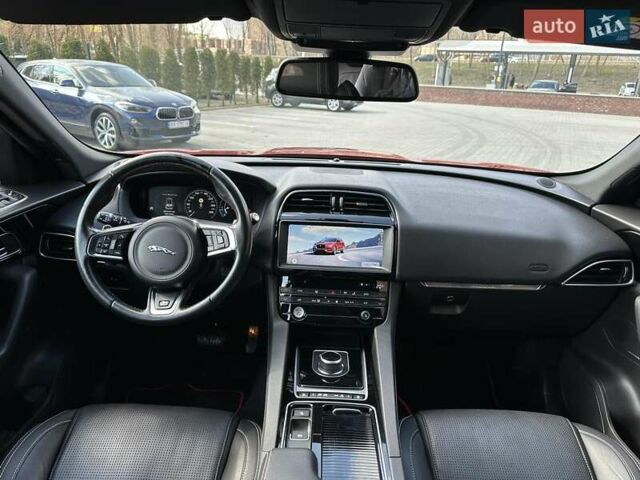 Ягуар Ф-Пейс, объемом двигателя 2 л и пробегом 155 тыс. км за 23700 $, фото 6 на Automoto.ua