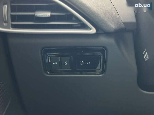 Ягуар Ф-Пейс, объемом двигателя 2 л и пробегом 117 тыс. км за 26300 $, фото 22 на Automoto.ua