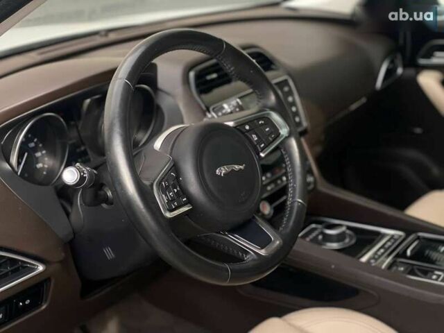Ягуар Ф-Пейс, объемом двигателя 2 л и пробегом 49 тыс. км за 24290 $, фото 14 на Automoto.ua