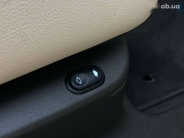 Ягуар Ф-Пейс, объемом двигателя 2 л и пробегом 49 тыс. км за 24290 $, фото 26 на Automoto.ua