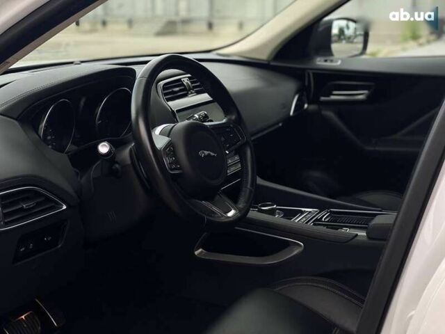 Ягуар Ф-Пейс, объемом двигателя 2 л и пробегом 121 тыс. км за 26990 $, фото 14 на Automoto.ua