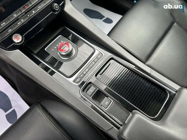 Ягуар Ф-Пейс, объемом двигателя 2 л и пробегом 114 тыс. км за 22500 $, фото 12 на Automoto.ua