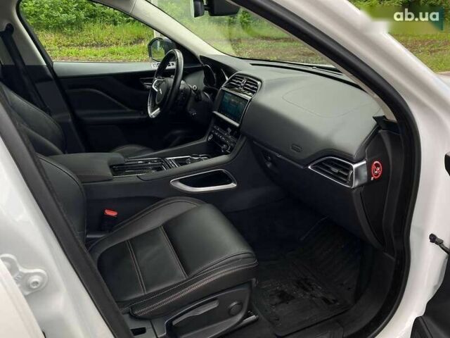 Ягуар Ф-Пейс, объемом двигателя 2 л и пробегом 121 тыс. км за 26990 $, фото 20 на Automoto.ua