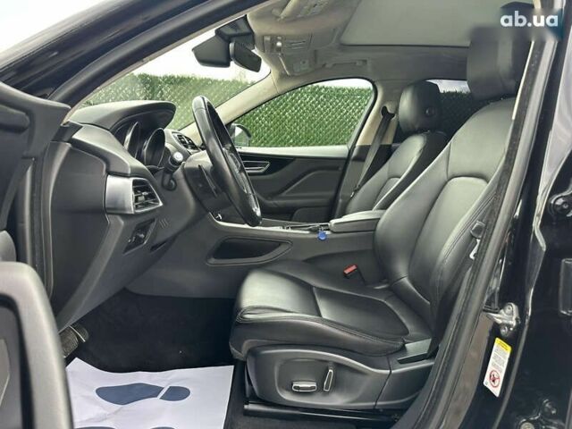 Ягуар Ф-Пейс, объемом двигателя 2 л и пробегом 114 тыс. км за 22500 $, фото 6 на Automoto.ua