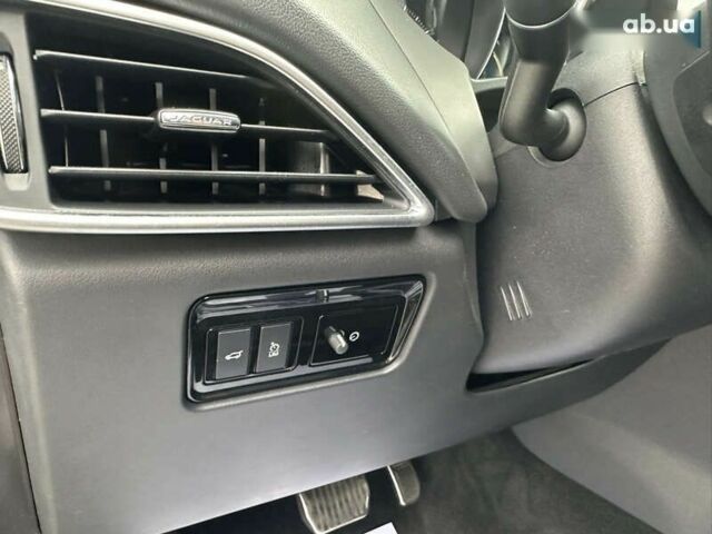 Ягуар Ф-Пейс, объемом двигателя 2 л и пробегом 114 тыс. км за 20500 $, фото 9 на Automoto.ua