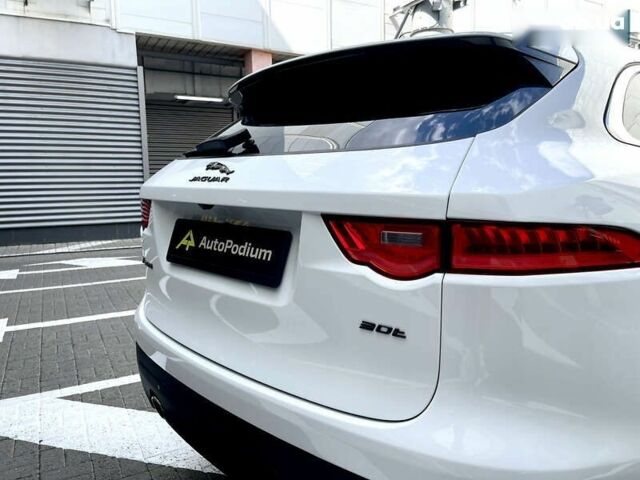 Ягуар Ф-Пейс, объемом двигателя 2 л и пробегом 104 тыс. км за 29900 $, фото 1 на Automoto.ua