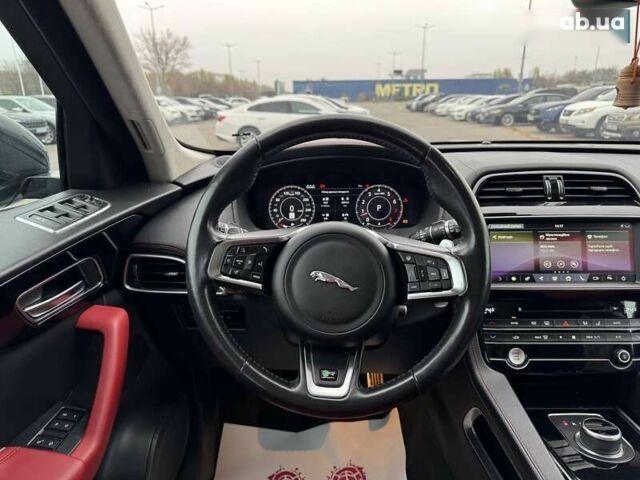 Ягуар Ф-Пейс, объемом двигателя 2 л и пробегом 92 тыс. км за 28500 $, фото 15 на Automoto.ua