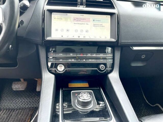 Ягуар Ф-Пейс, объемом двигателя 2 л и пробегом 104 тыс. км за 29900 $, фото 15 на Automoto.ua