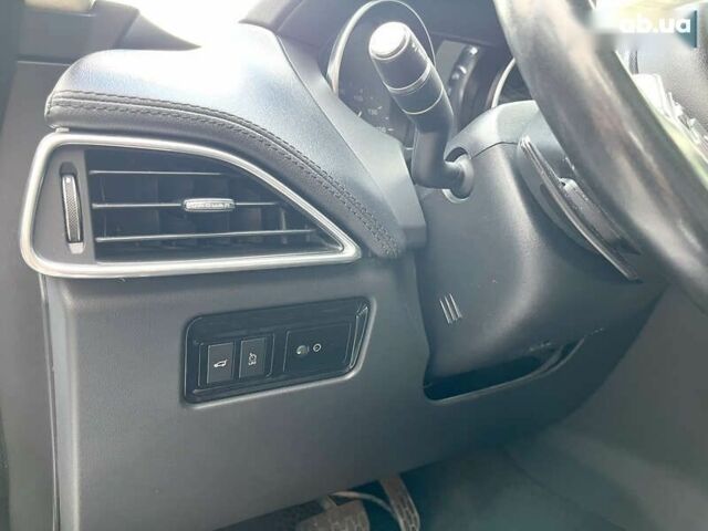 Ягуар Ф-Пейс, объемом двигателя 2 л и пробегом 104 тыс. км за 29900 $, фото 12 на Automoto.ua