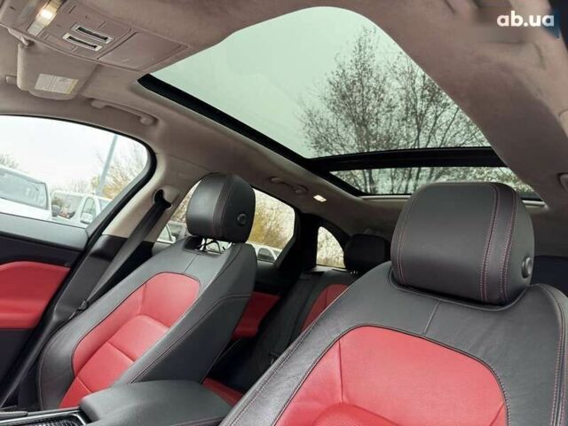 Ягуар Ф-Пейс, объемом двигателя 2 л и пробегом 92 тыс. км за 28500 $, фото 21 на Automoto.ua