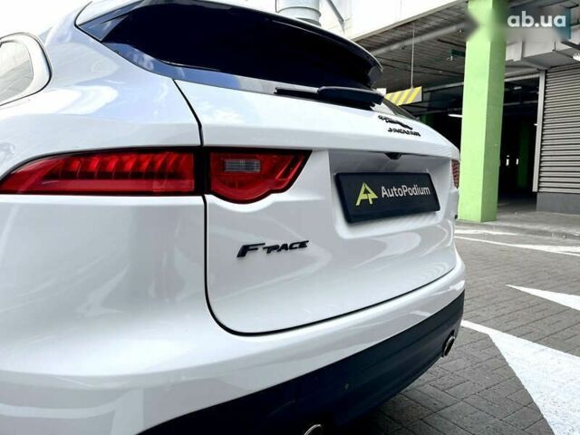 Ягуар Ф-Пейс, объемом двигателя 2 л и пробегом 104 тыс. км за 29900 $, фото 2 на Automoto.ua