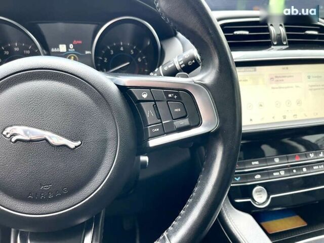 Ягуар Ф-Пейс, объемом двигателя 2 л и пробегом 104 тыс. км за 29900 $, фото 25 на Automoto.ua