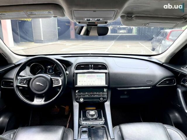 Ягуар Ф-Пейс, объемом двигателя 2 л и пробегом 104 тыс. км за 29900 $, фото 17 на Automoto.ua