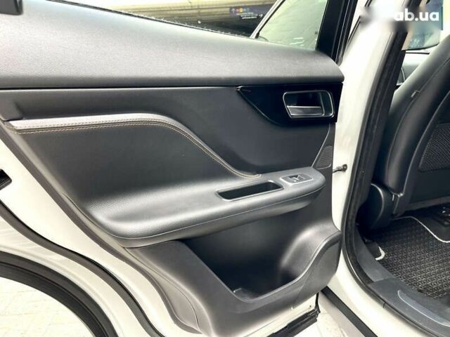 Ягуар Ф-Пейс, объемом двигателя 2 л и пробегом 104 тыс. км за 29900 $, фото 14 на Automoto.ua