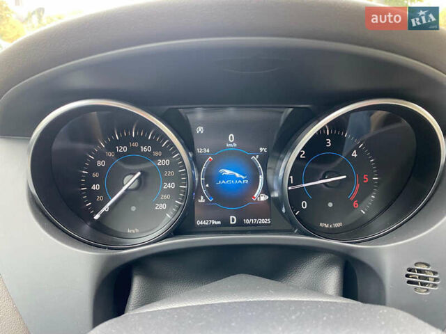 Ягуар Ф-Пейс, об'ємом двигуна 2 л та пробігом 44 тис. км за 29700 $, фото 10 на Automoto.ua
