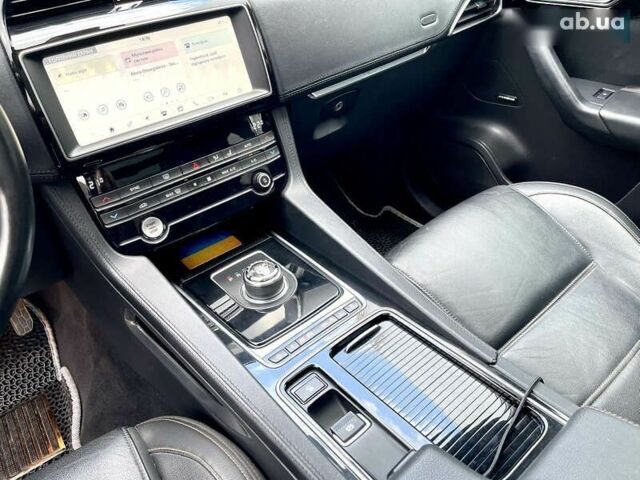 Ягуар Ф-Пейс, объемом двигателя 2 л и пробегом 104 тыс. км за 29900 $, фото 16 на Automoto.ua