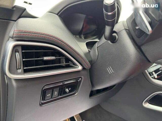 Ягуар Ф-Пейс, объемом двигателя 2 л и пробегом 92 тыс. км за 28500 $, фото 10 на Automoto.ua