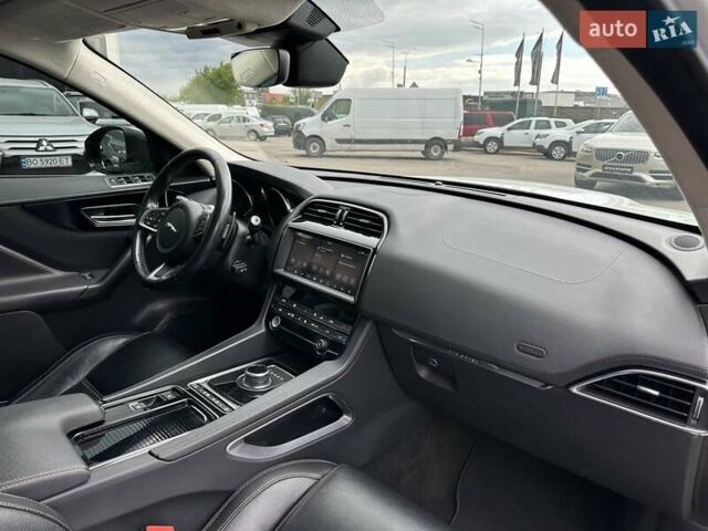 Ягуар Ф-Пейс, объемом двигателя 2 л и пробегом 106 тыс. км за 30400 $, фото 14 на Automoto.ua