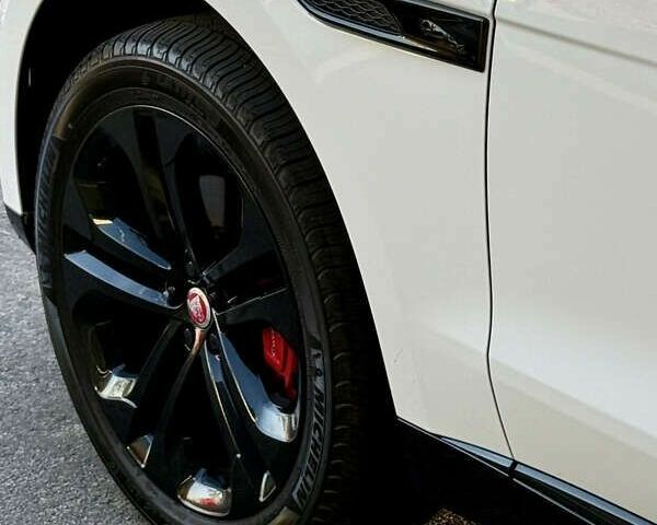 Ягуар Ф-Пейс, объемом двигателя 2 л и пробегом 15 тыс. км за 44500 $, фото 3 на Automoto.ua