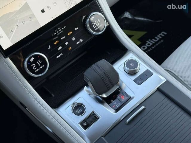 Ягуар Ф-Пейс, объемом двигателя 2 л и пробегом 15 тыс. км за 44500 $, фото 23 на Automoto.ua