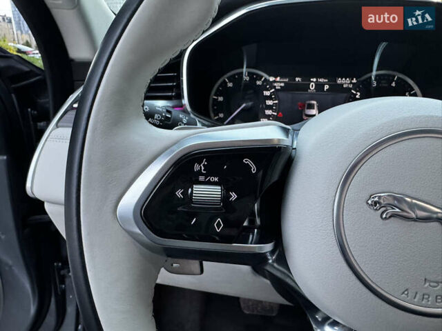 Ягуар Ф-Пейс, об'ємом двигуна 2 л та пробігом 46 тис. км за 46700 $, фото 41 на Automoto.ua