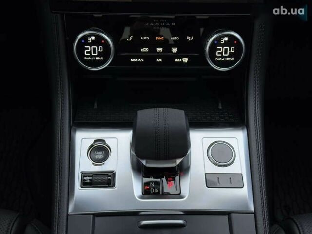 Ягуар Ф-Пейс, объемом двигателя 2 л и пробегом 17 тыс. км за 43900 $, фото 27 на Automoto.ua