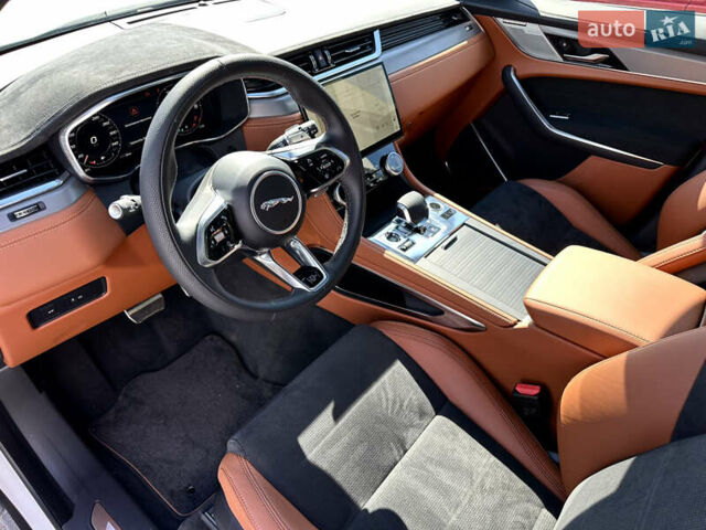 Ягуар Ф-Пейс, объемом двигателя 5 л и пробегом 1 тыс. км за 95000 $, фото 7 на Automoto.ua