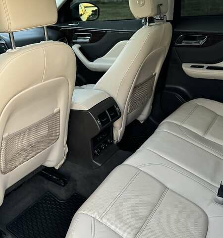 Серый Ягуар Ф-Пейс, объемом двигателя 2 л и пробегом 180 тыс. км за 18900 $, фото 34 на Automoto.ua